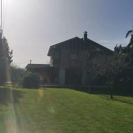 3 En Casa, Amplio Jardin Сasa de vacaciones